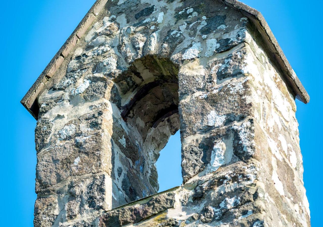 St Aelrhiws Church Extérieur photo